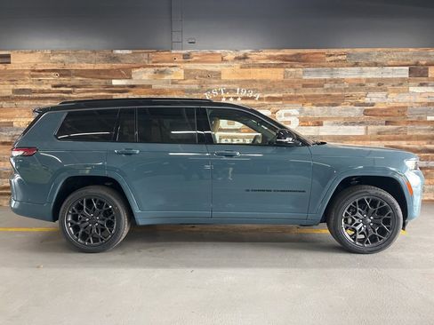 New 2026 Jeep Grand Cherokee L Summit w/ Obsidian Package AWD/4WD image 39