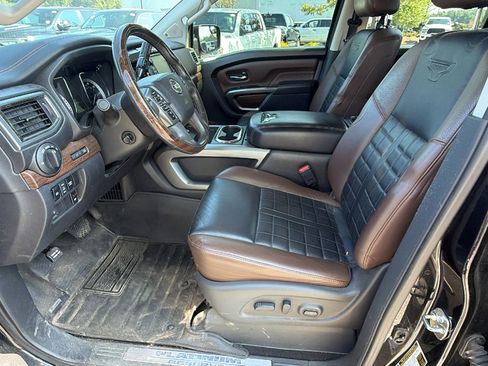 Used 2018 Nissan Titan Platinum Reserve AWD/4WD image 16