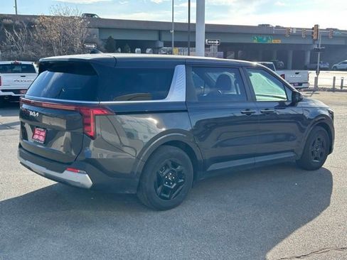 Used 2025 Kia Carnival image 8