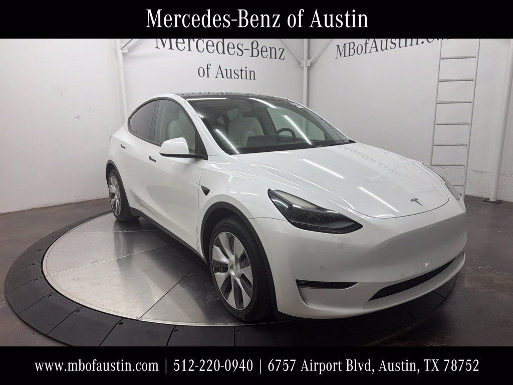 Used 2022 Tesla Model Y Long Range AWD/4WD image 1
