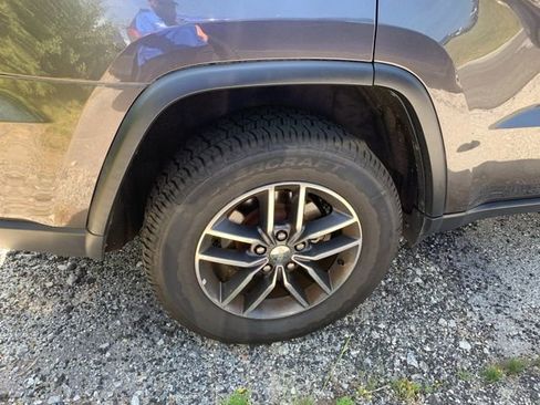 Used 2017 Jeep Grand Cherokee Limited w/ Luxury Group II image 9