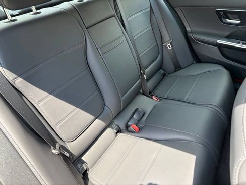 Used 2025 Mercedes-Benz C 300 Sedan image 33