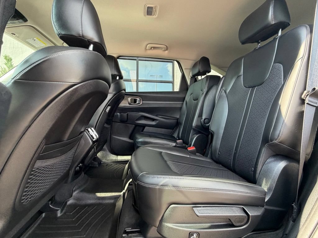 Used 2023 Kia Sorento EX AWD/4WD image 23