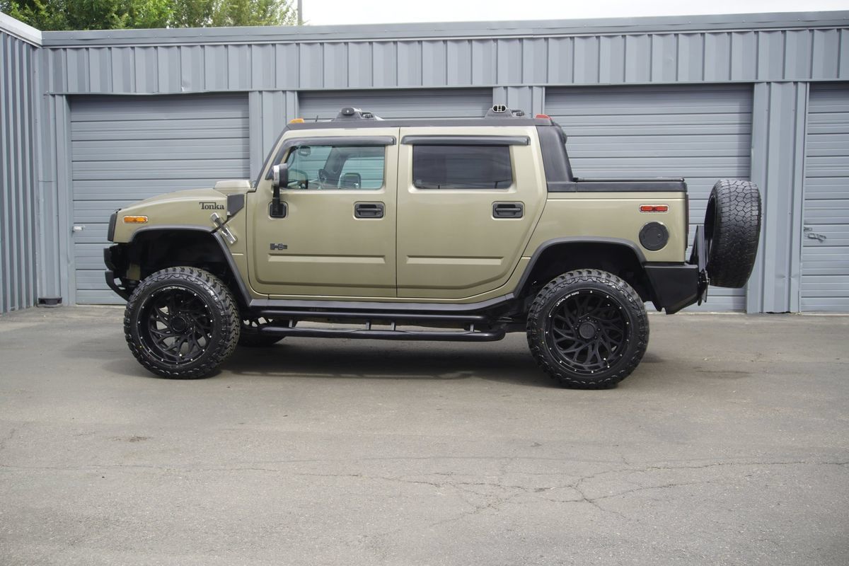 Used 2005 HUMMER H2 SUT w/ Preferred Equipment Group AWD/4WD image 2