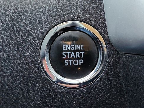 Used 2017 Toyota Highlander SE image 20