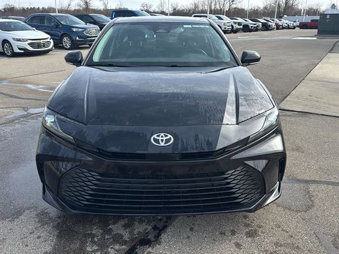 Used 2025 Toyota Camry LE image 8