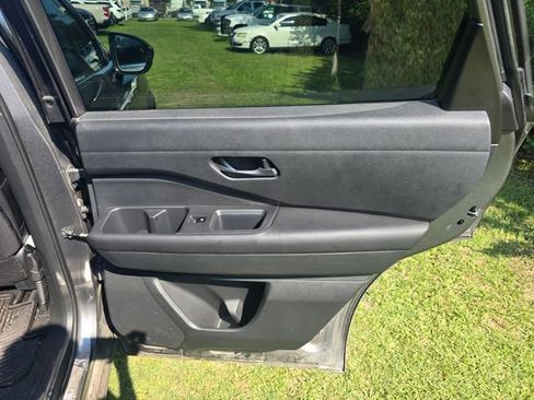 Used 2024 Nissan Pathfinder SV w/ SV Premium Package FWD image 42