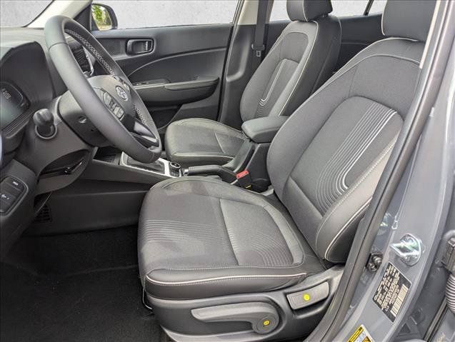Certified 2025 Hyundai Venue Limited FWD image 4