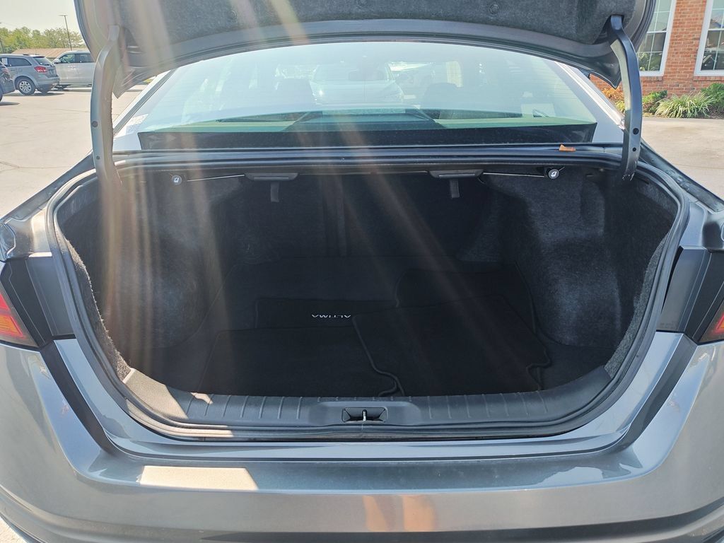 Used 2023 Nissan Altima 2.5 SV FWD image 9