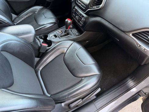 Used 2020 Jeep Cherokee Latitude Plus image 22