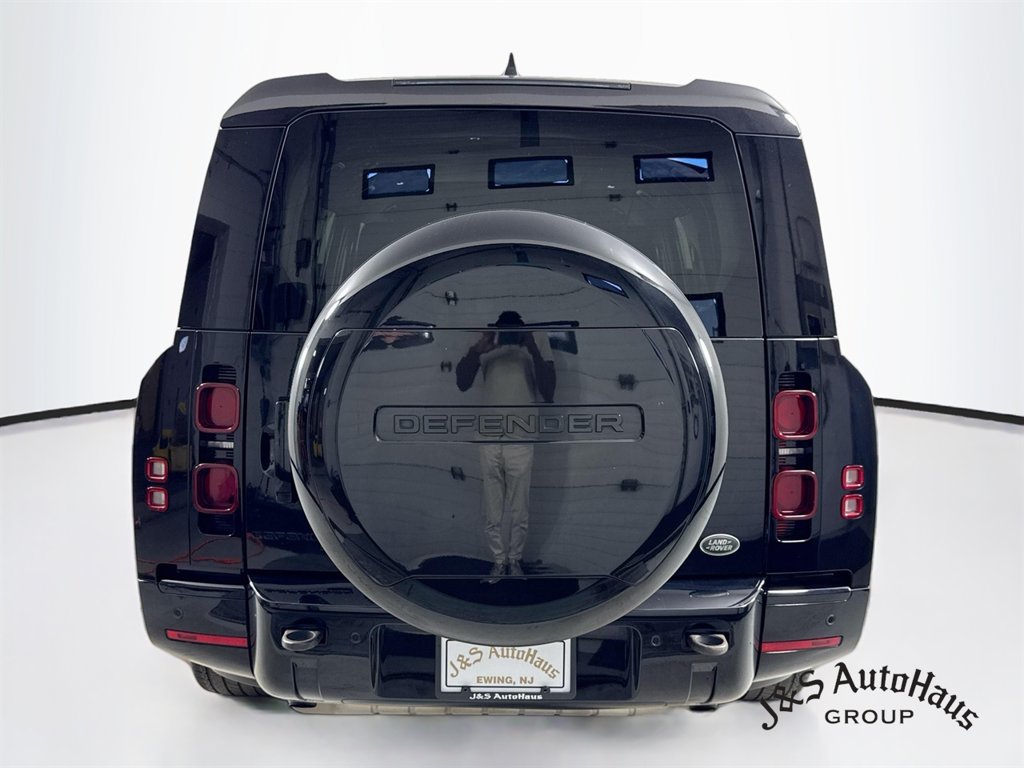 Used 2023 Land Rover Defender 130 X-Dynamic SE AWD/4WD image 6