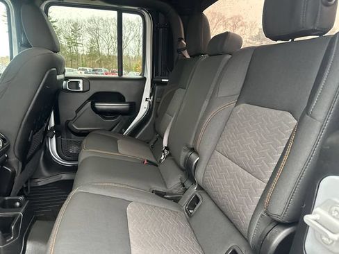 Used 2022 Jeep Gladiator Mojave w/ Cold Weather Group AWD/4WD image 17