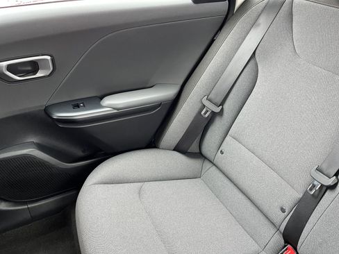 Used 2025 Kia K4 LXS image 38