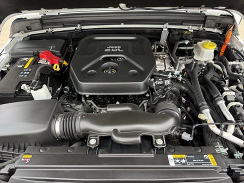 Used 2023 Jeep Wrangler Sahara image 31