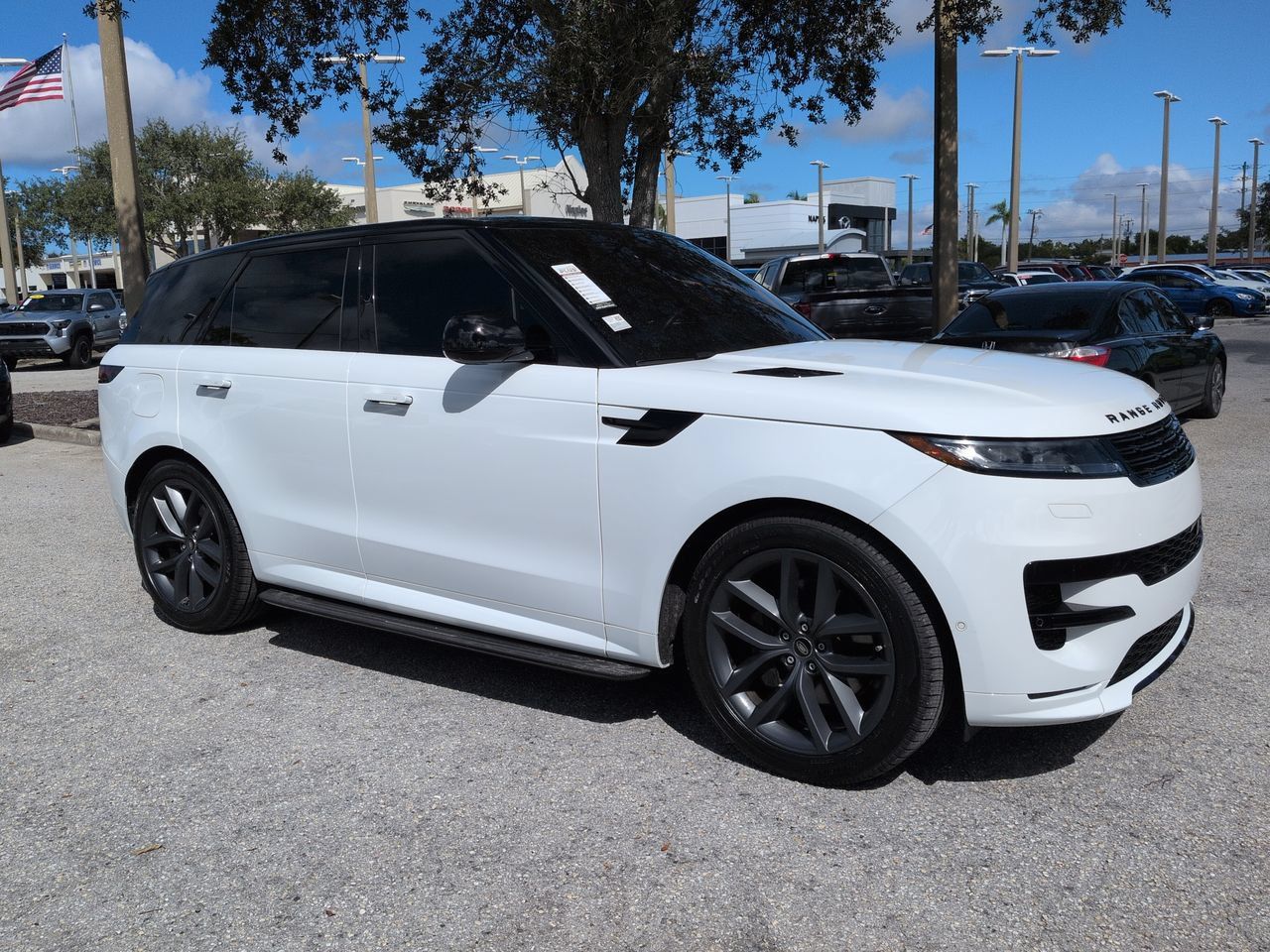 Used 2023 Land Rover Range Rover Sport SE Dynamic AWD/4WD image 2