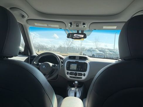 Used 2018 Kia Soul EV + w/ Sun & Fun Package image 16