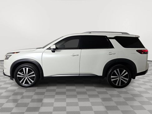 Used 2024 Nissan Pathfinder Platinum FWD image 5