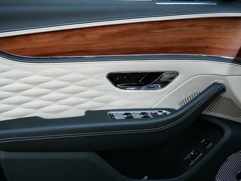 Used 2024 Bentley Flying Spur Azure image 17