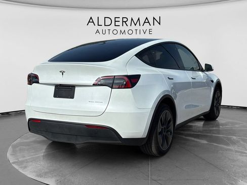 Used 2023 Tesla Model Y AWD image 5