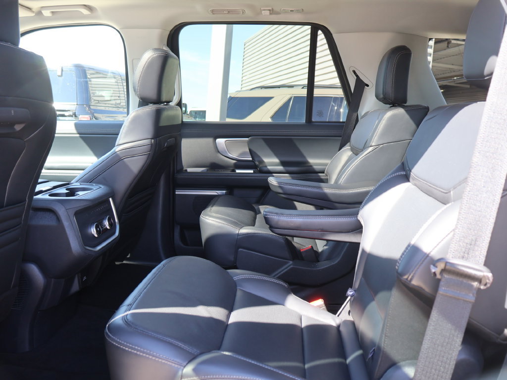 Used 2025 Ford Expedition Platinum AWD/4WD image 20
