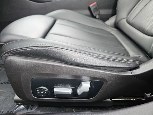 Used 2023 BMW 330i Sedan w/ M Sport Package image 29