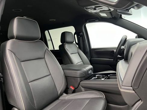 Used 2025 Chevrolet Suburban Premier image 58