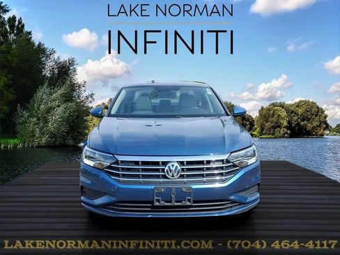 Used 2020 Volkswagen Jetta SE w/ SE Cold Weather Package FWD image 3