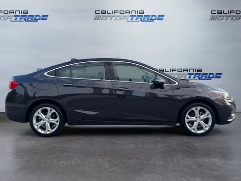 Used 2017 Chevrolet Cruze Premier image 4