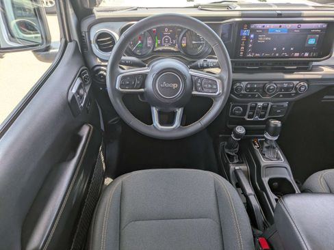 Used 2024 Jeep Wrangler Unlimited Sahara AWD/4WD image 15