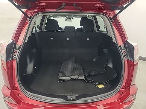 Used 2018 Toyota RAV4 LE AWD/4WD image 17