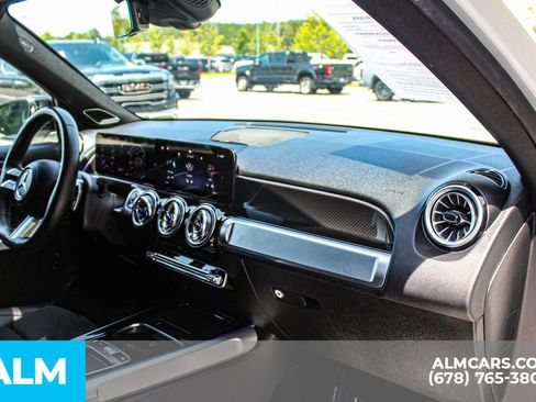 Used 2024 Mercedes-Benz GLB 250 image 23