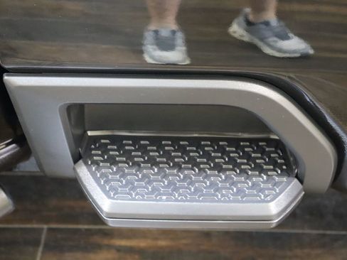 Used 2022 GMC Sierra 2500 AT4 image 25