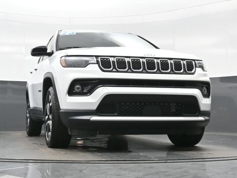 Used 2023 Jeep Compass Limited AWD/4WD image 33