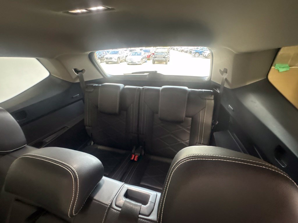 Used 2025 Volkswagen Atlas SE AWD/4WD image 17