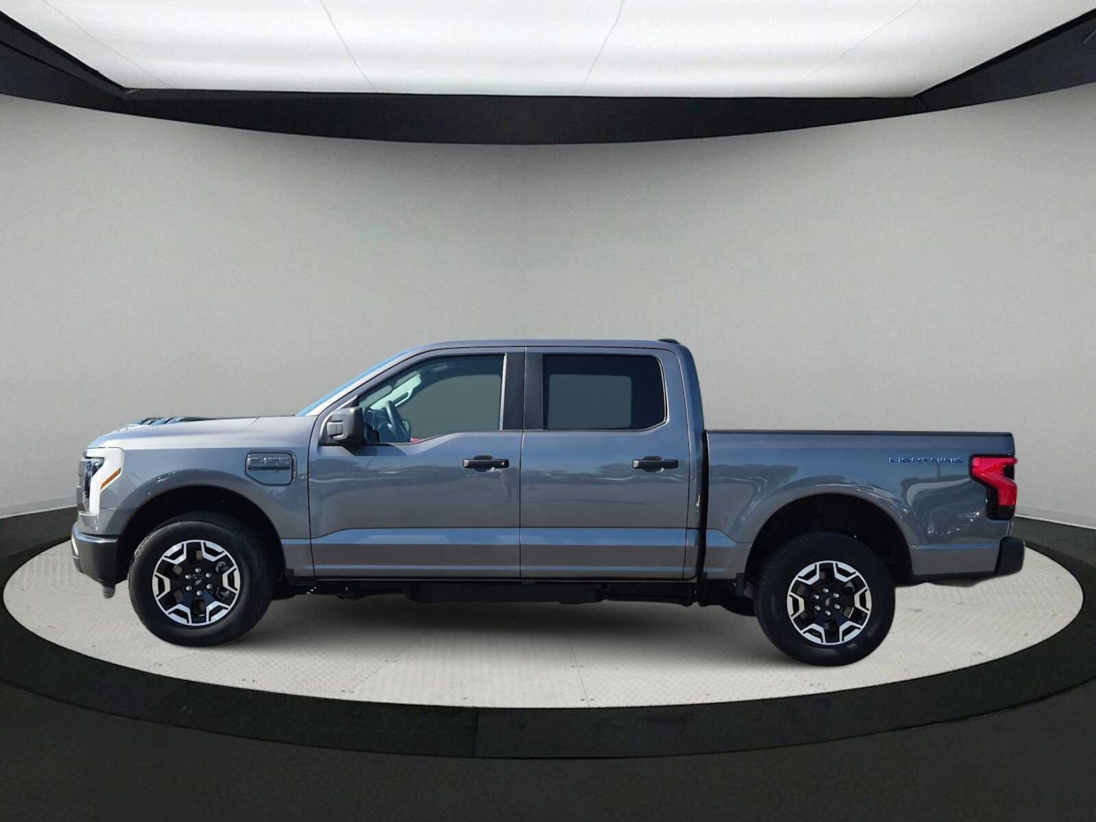 Used 2023 Ford F150 Lightning 4x4 SuperCrew image 5
