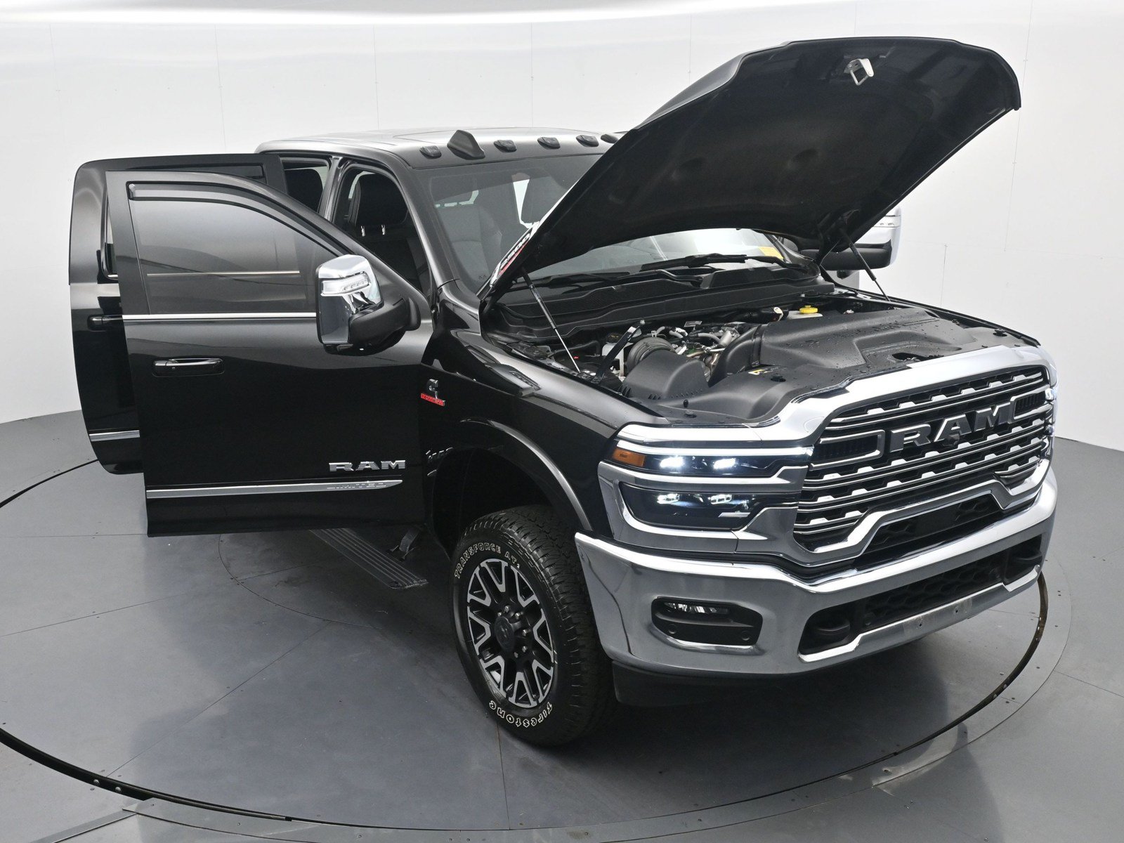 Used 2025 RAM 2500 Limited AWD/4WD image 32