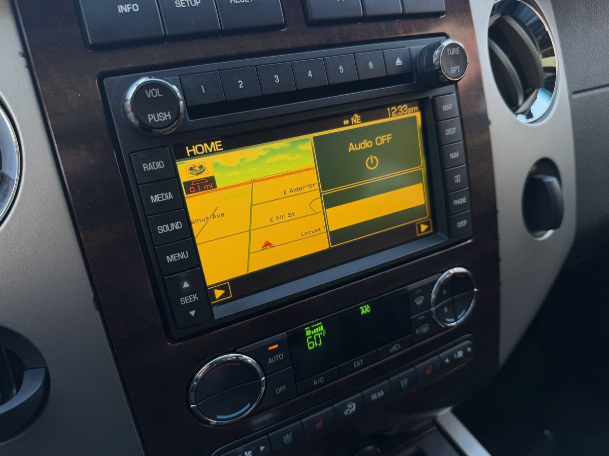 Used 2010 Ford Expedition EL Limited RWD image 29