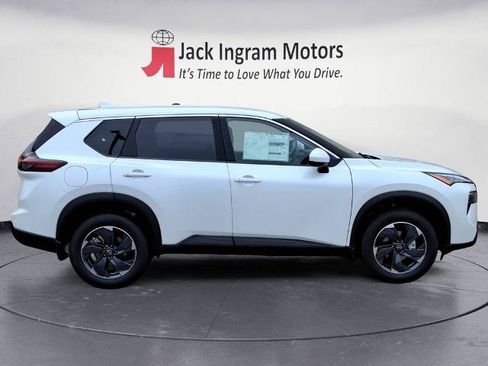 Certified 2026 Nissan Rogue SV FWD image 6