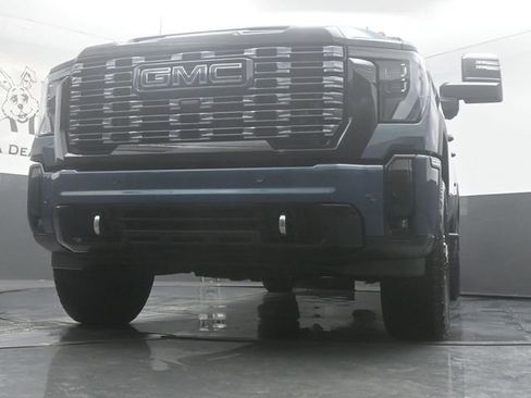 Used 2025 GMC Sierra 2500 Denali Ultimate w/ Max Trailering Package AWD/4WD image 4