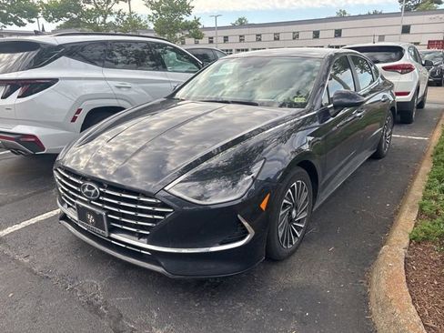 Used 2021 Hyundai Sonata Limited w/ Cargo Package FWD image 2