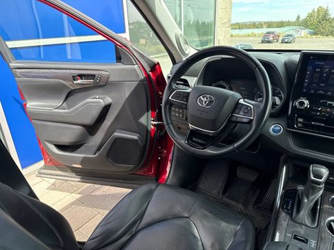 Used 2021 Toyota Highlander Platinum AWD/4WD image 12