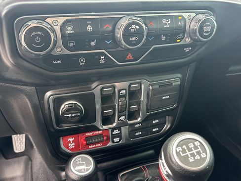 Used 2021 Jeep Gladiator Rubicon w/ Cold Weather Group image 23