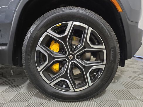 Used 2022 Rivian R1S Launch Edition image 11