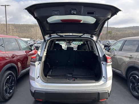 Used 2025 Nissan Rogue SV image 8