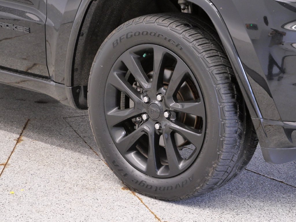Used 2018 Jeep Grand Cherokee Altitude AWD/4WD image 4