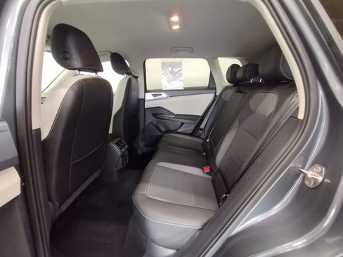 Certified 2025 Volkswagen Taos SE AWD/4WD image 34