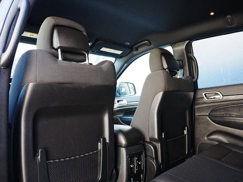 Used 2020 Jeep Grand Cherokee Laredo w/ Security & Convenience Group image 12