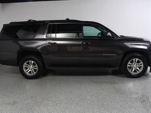 Used 2017 Chevrolet Suburban LS RWD image 3