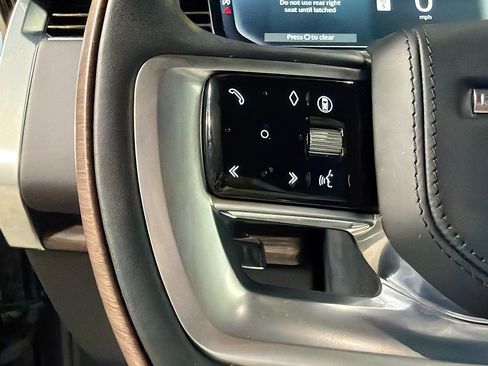 Used 2025 Land Rover Range Rover Long Wheelbase SE image 36