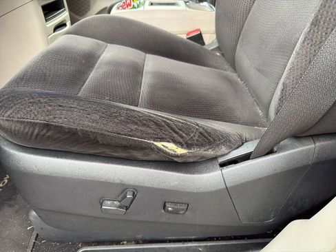 Used 2014 Chrysler Town & Country Touring image 16